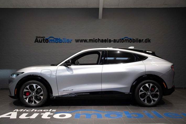 Sølv Ford Mustang Mach-E fra 2021