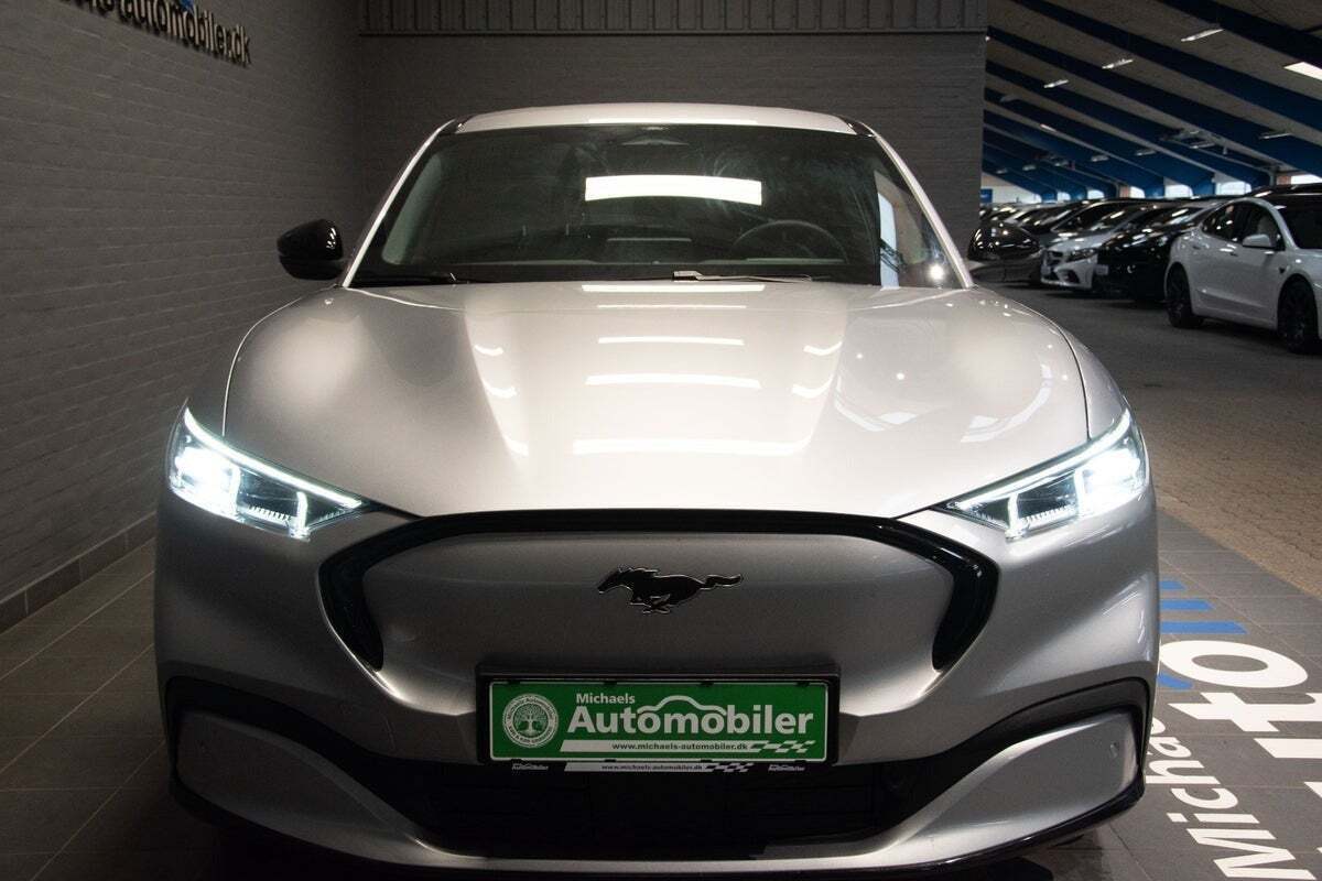 Sølv Ford Mustang Mach-E fra 2021