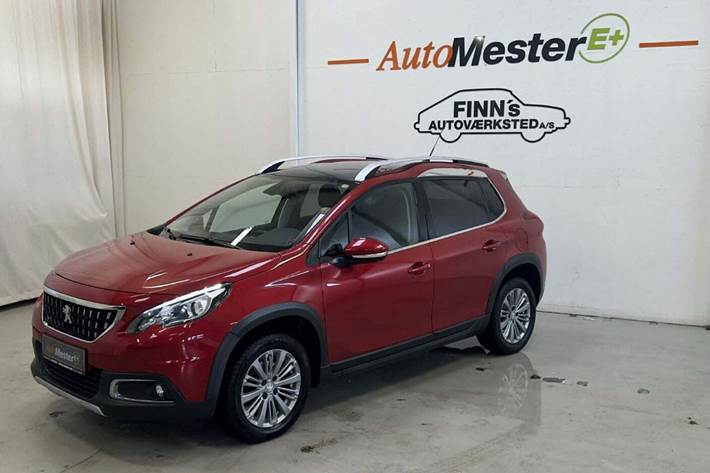 Rød Peugeot 2008 fra 2017 set udefra