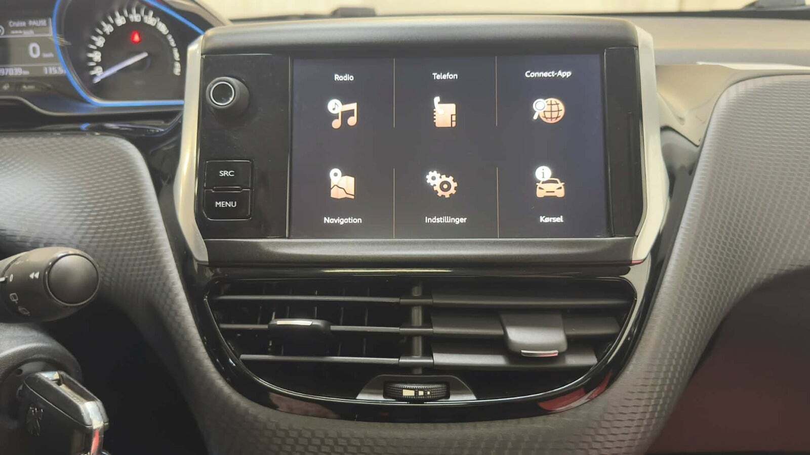 Rød Peugeot 2008 fra 2017