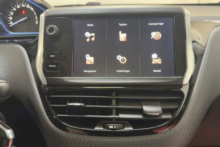 Rød Peugeot 2008 fra 2017