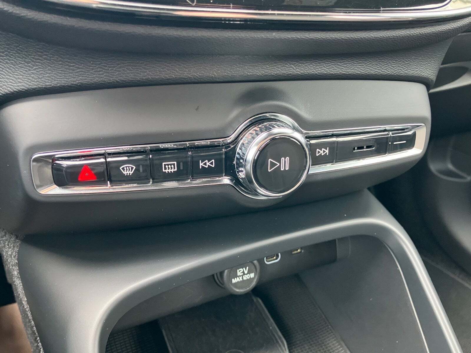 Hvid Volvo XC40 fra 2022