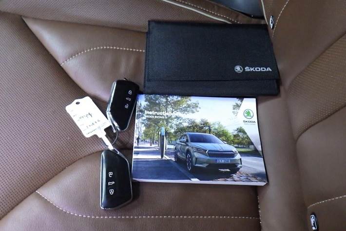 Hvid Skoda Enyaq fra 2021