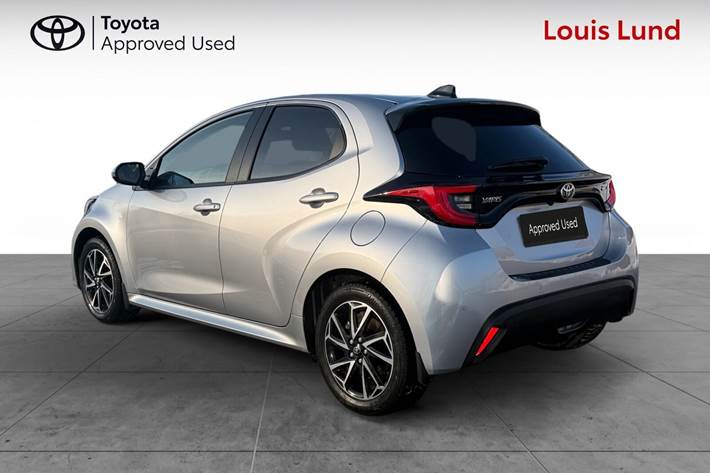 Sølv Toyota Yaris fra 2025