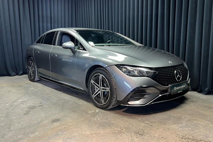 Grå Mercedes EQE 350 fra 2024 set udefra