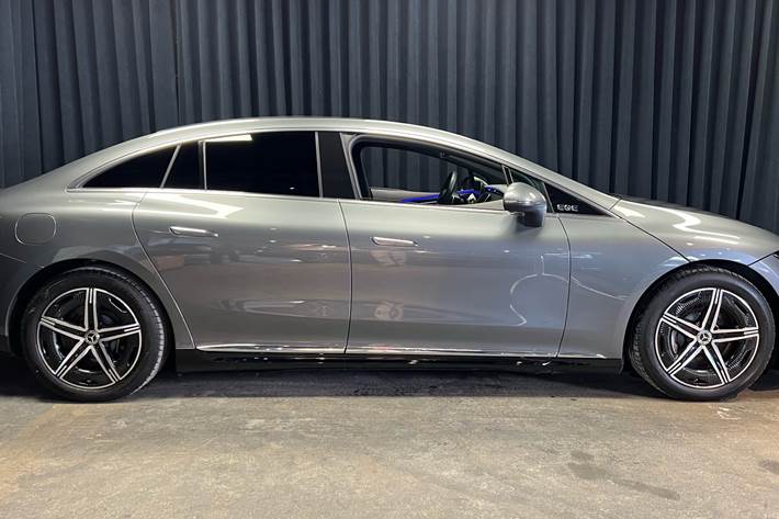Grå Mercedes EQE 350 fra 2024
