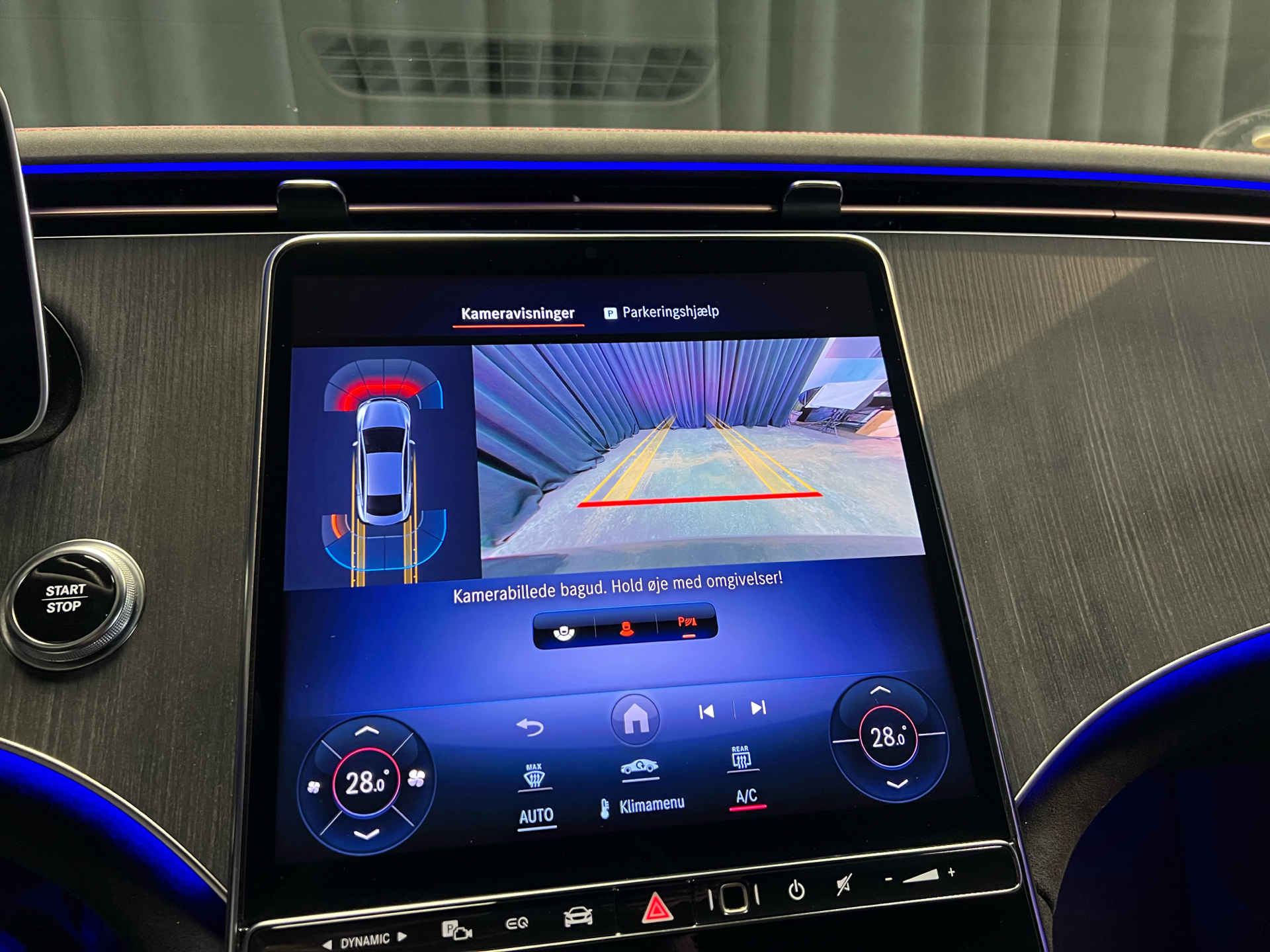 Grå Mercedes EQE 350 fra 2024