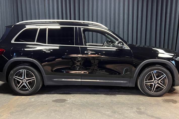 Sort Mercedes EQB 250+ fra 2023