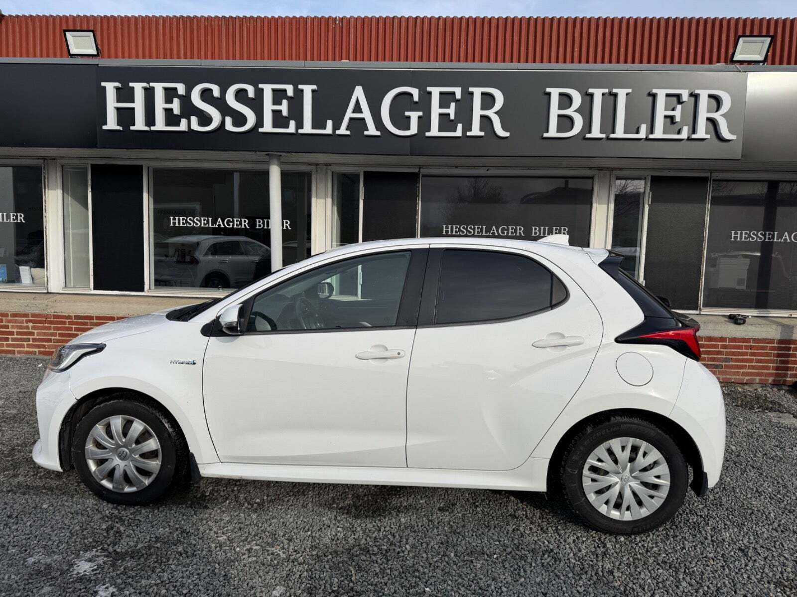 Hvid Toyota Yaris fra 2020