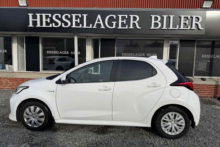 Hvid Toyota Yaris fra 2020