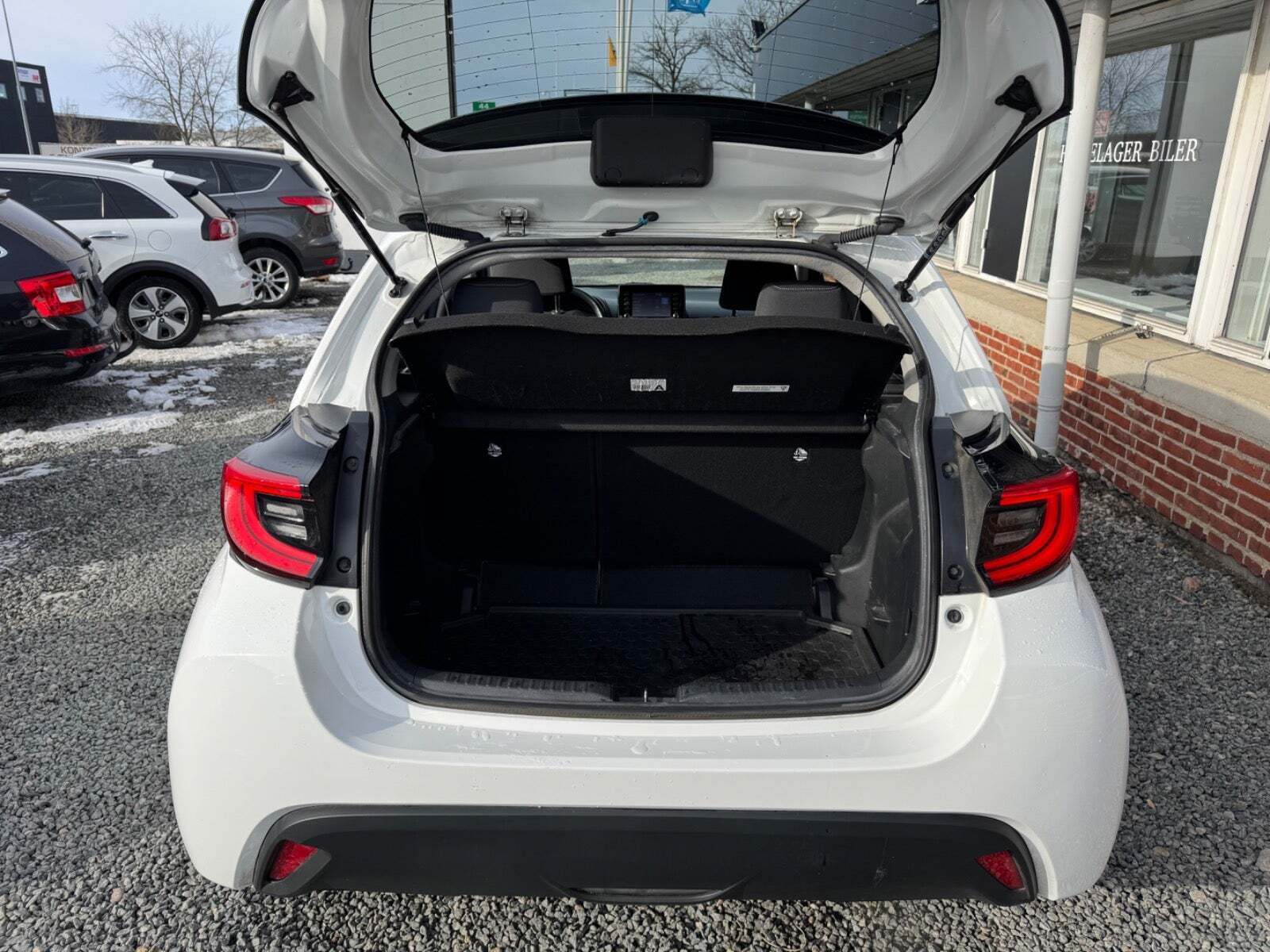 Hvid Toyota Yaris fra 2020