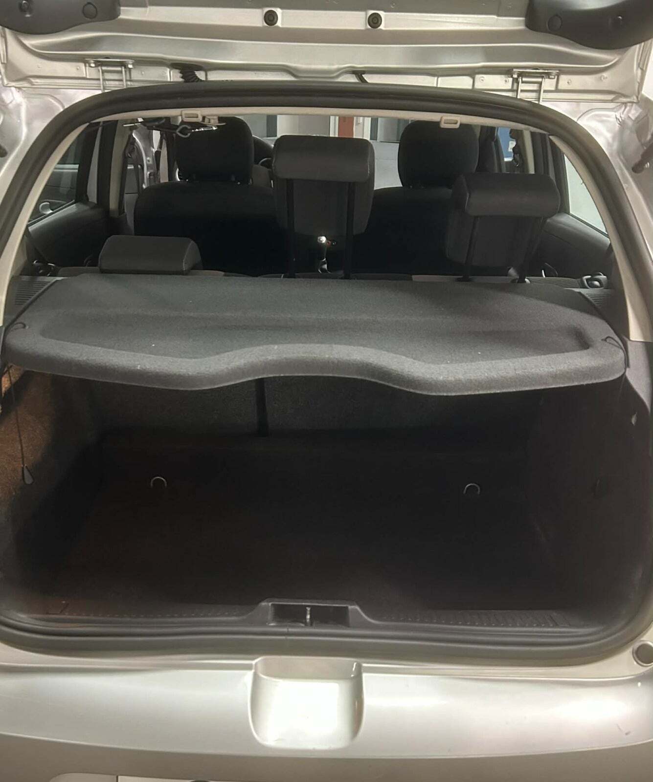 Sølv Renault Clio III fra 2011