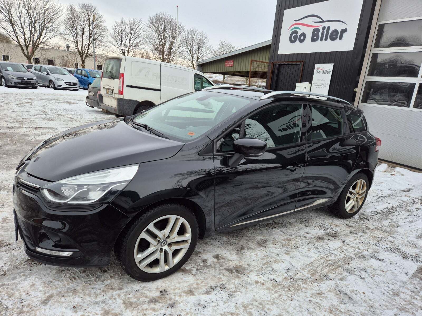 Grøn Renault Clio IV fra 2017