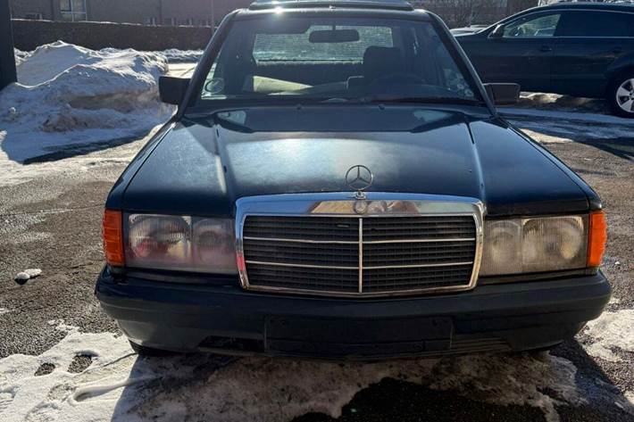 undefined Mercedes 190 fra 1987 set udefra