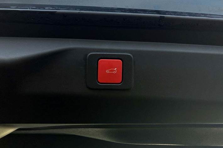 Grå Peugeot e-3008 fra 2025