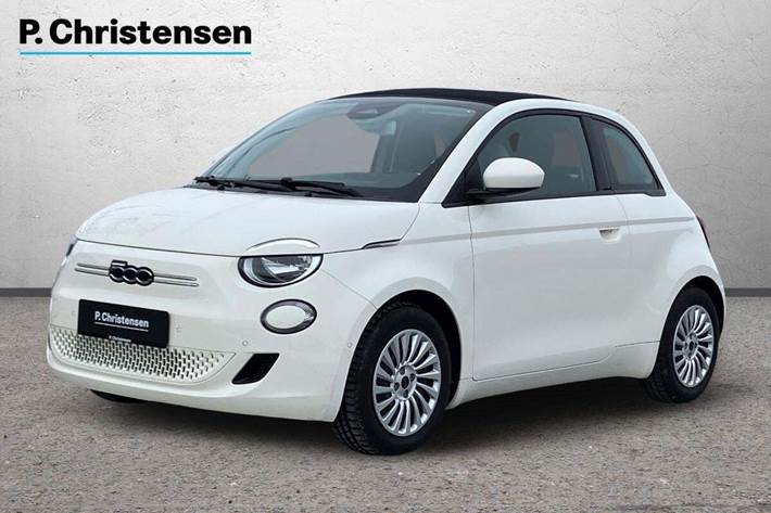 Hvid Fiat 500e fra 2023 set udefra