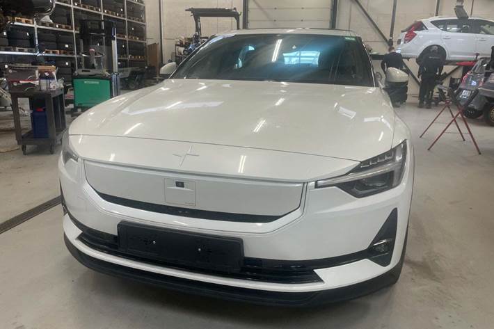 Hvid Polestar 2 fra 2025