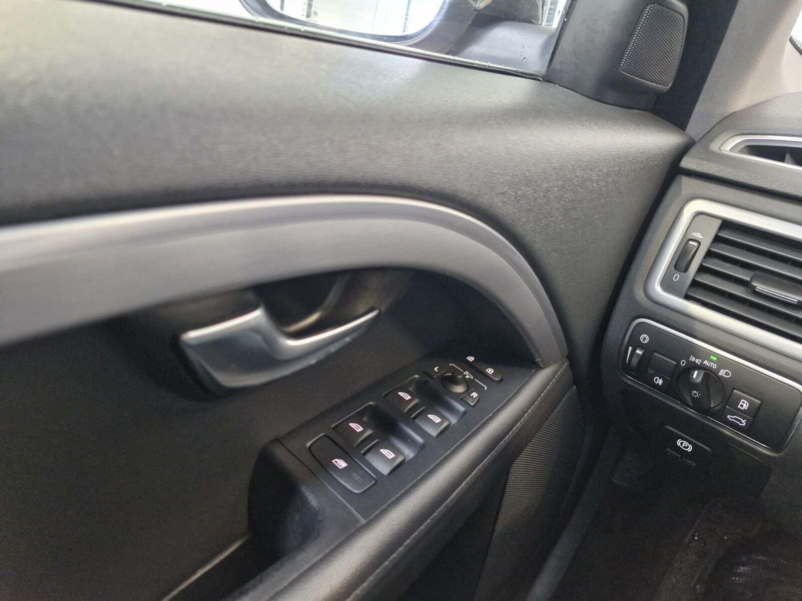 Sort Volvo V70 fra 2015