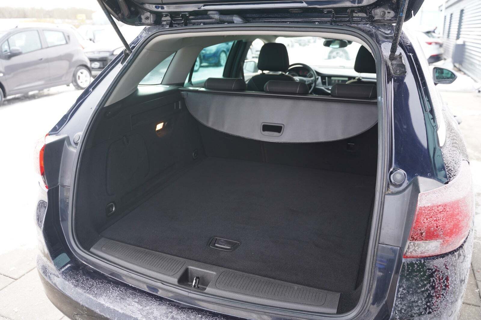 Blå Opel Astra fra 2018