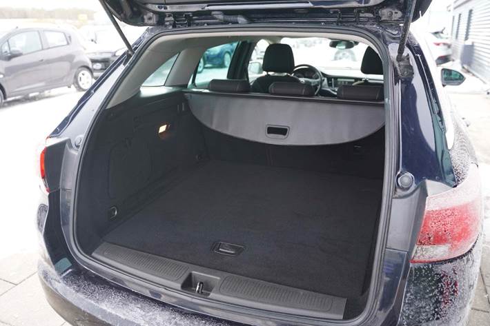 Blå Opel Astra fra 2018