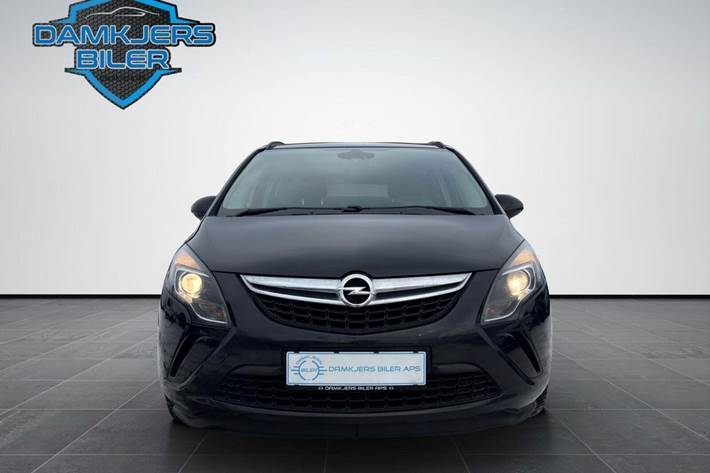 Sort Opel Zafira Tourer fra 2012
