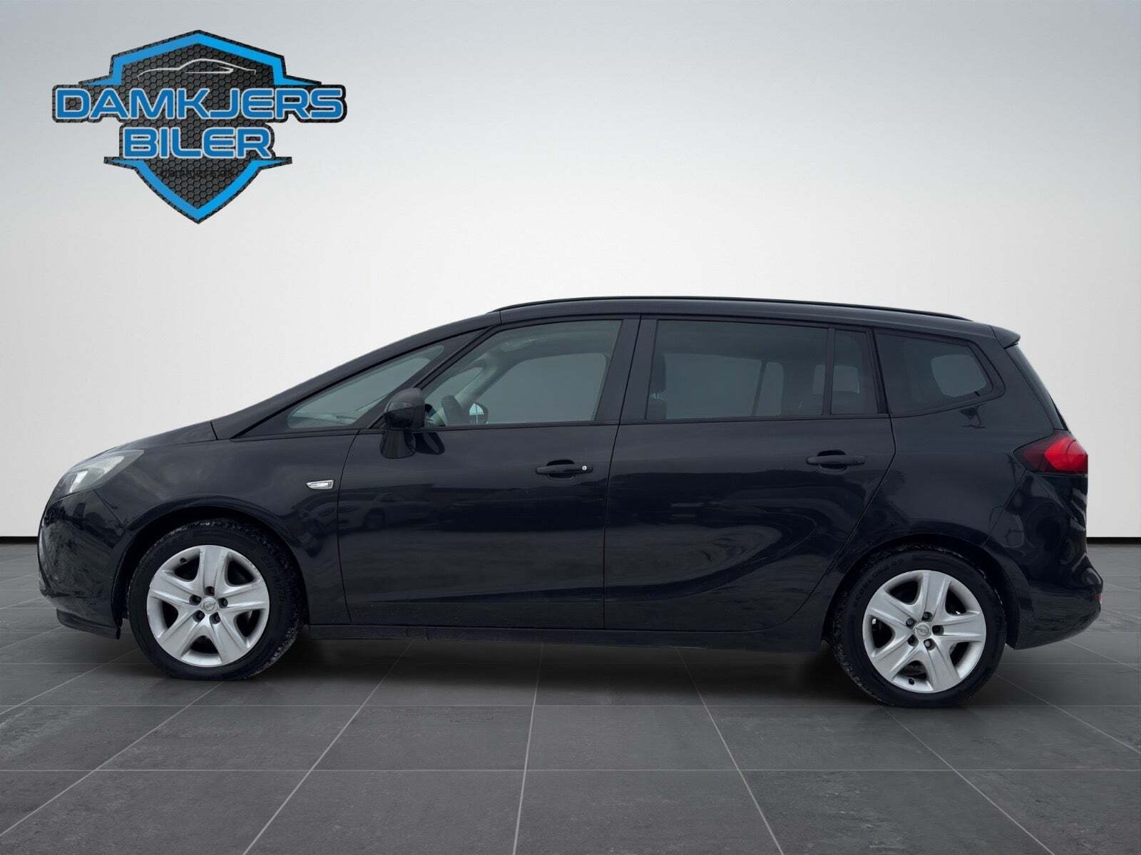 Sort Opel Zafira Tourer fra 2012
