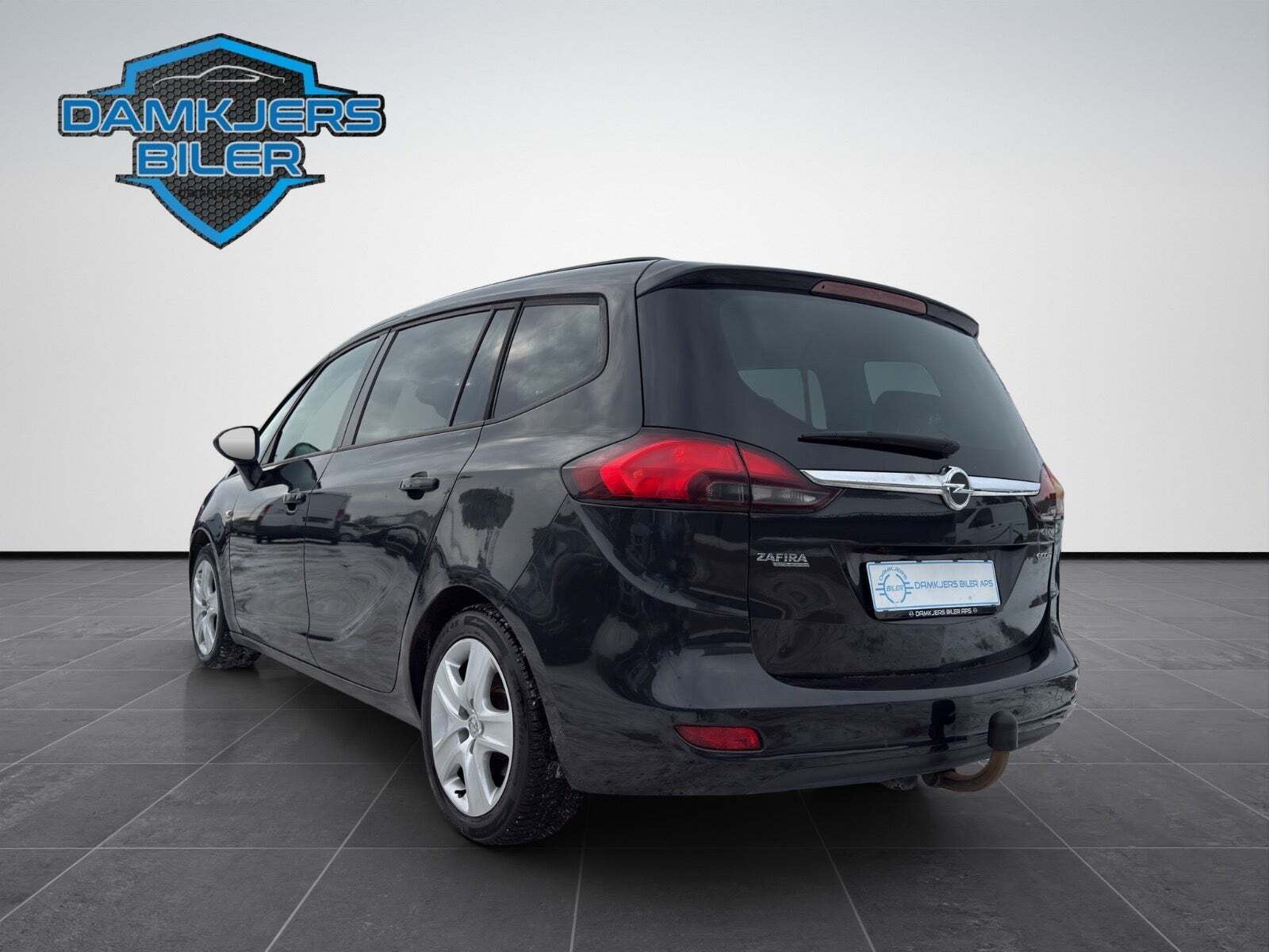Sort Opel Zafira Tourer fra 2012