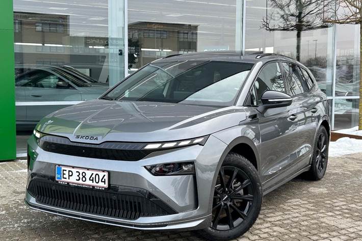 Grå Skoda Enyaq fra 2026 set udefra