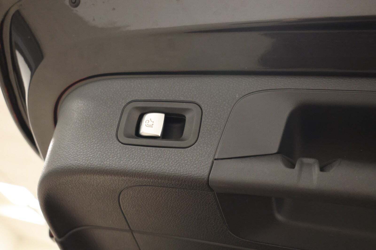 Grå Mercedes EQC400 fra 2020