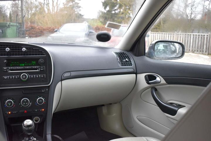 Grøn Saab 9-3 fra 2006