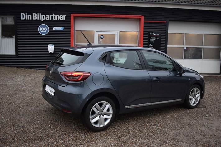 Grå Renault Clio V fra 2021
