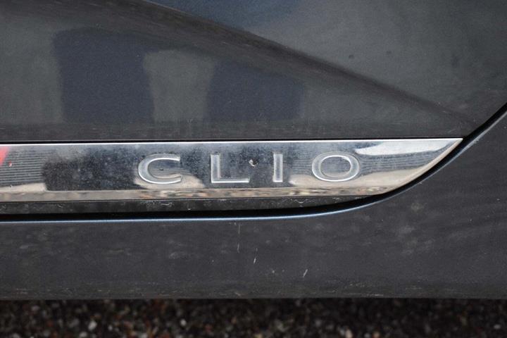 Grå Renault Clio V fra 2021