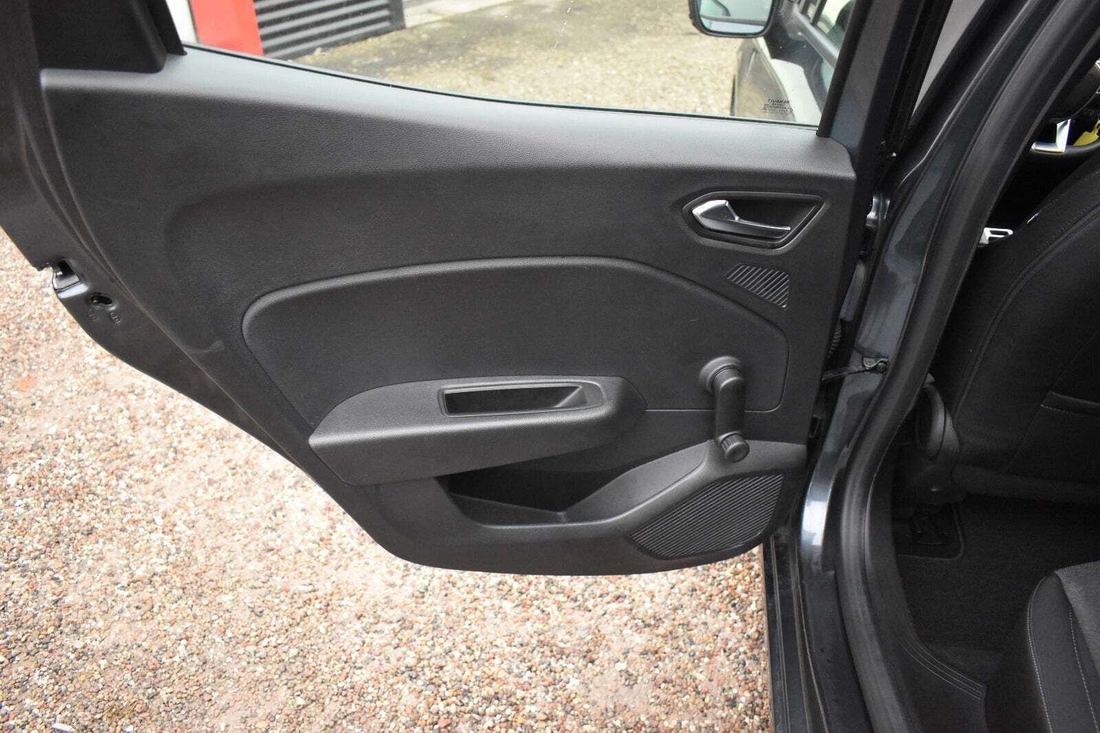 Grå Renault Clio V fra 2021