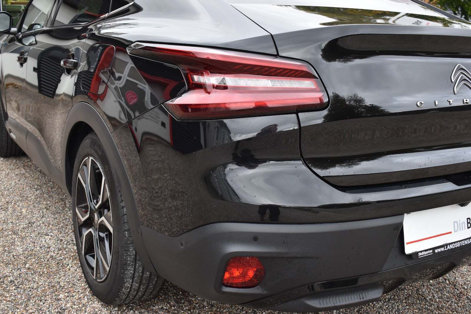 Sort Citroën ë-C4 X fra 2023