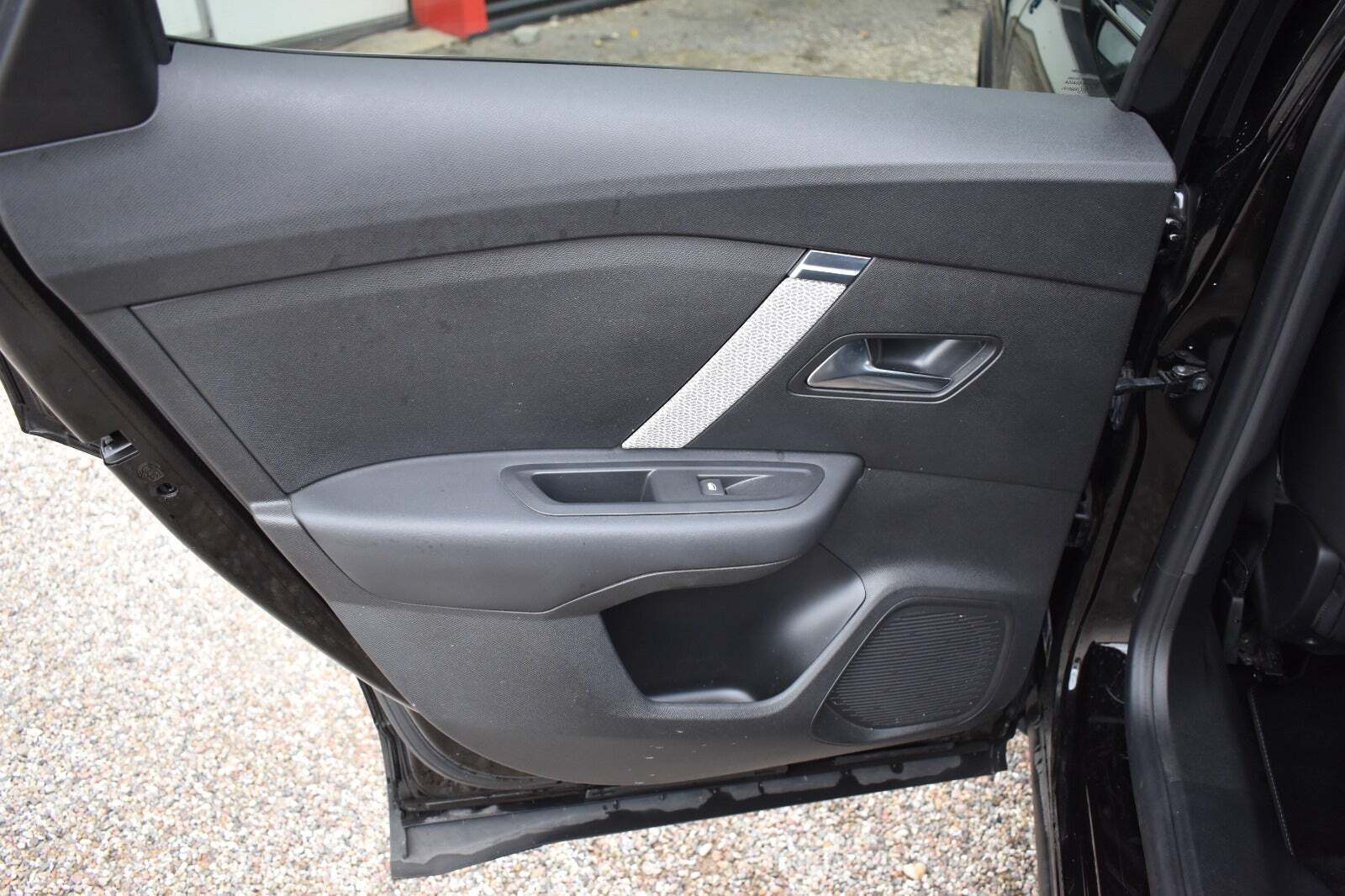 Sort Citroën ë-C4 X fra 2023