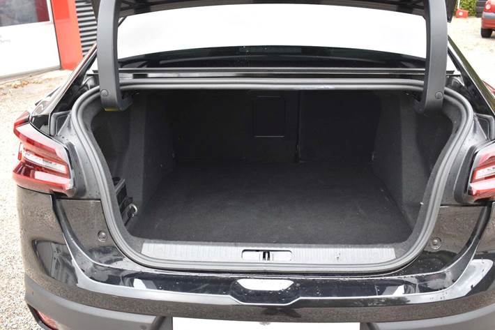 Sort Citroën ë-C4 X fra 2023