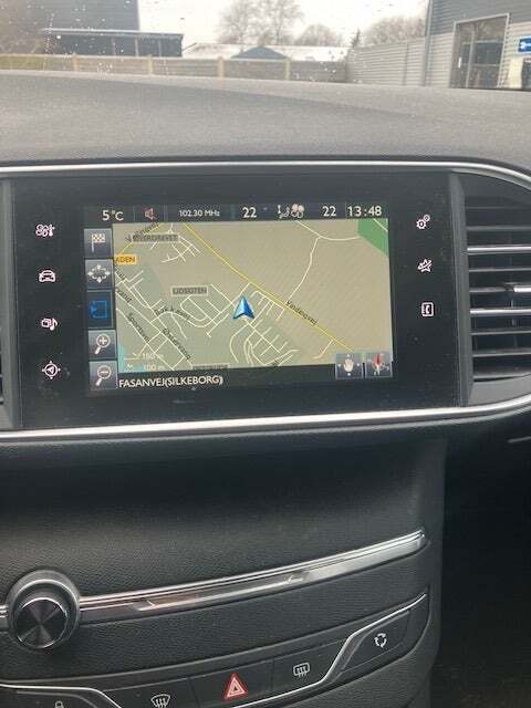 Grå Peugeot 308 fra 2016