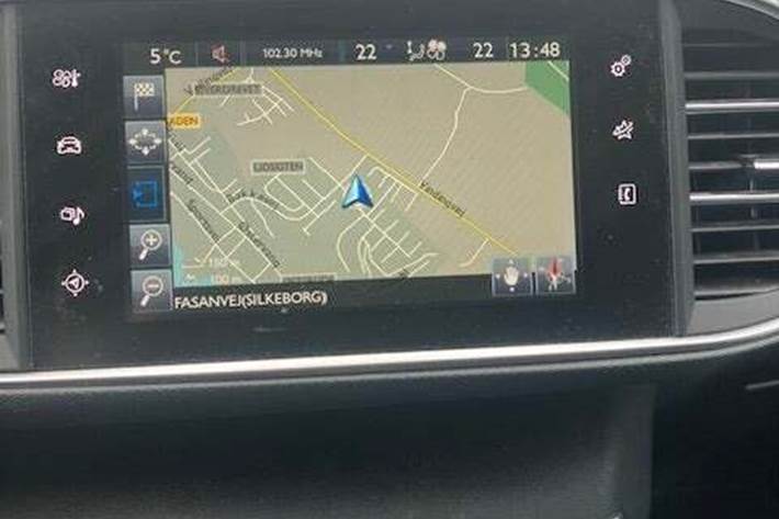 Grå Peugeot 308 fra 2016