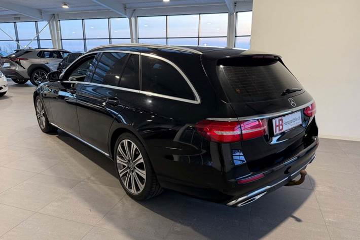 Sort Mercedes E220 d fra 2018