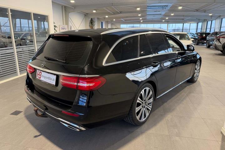 Sort Mercedes E220 d fra 2018