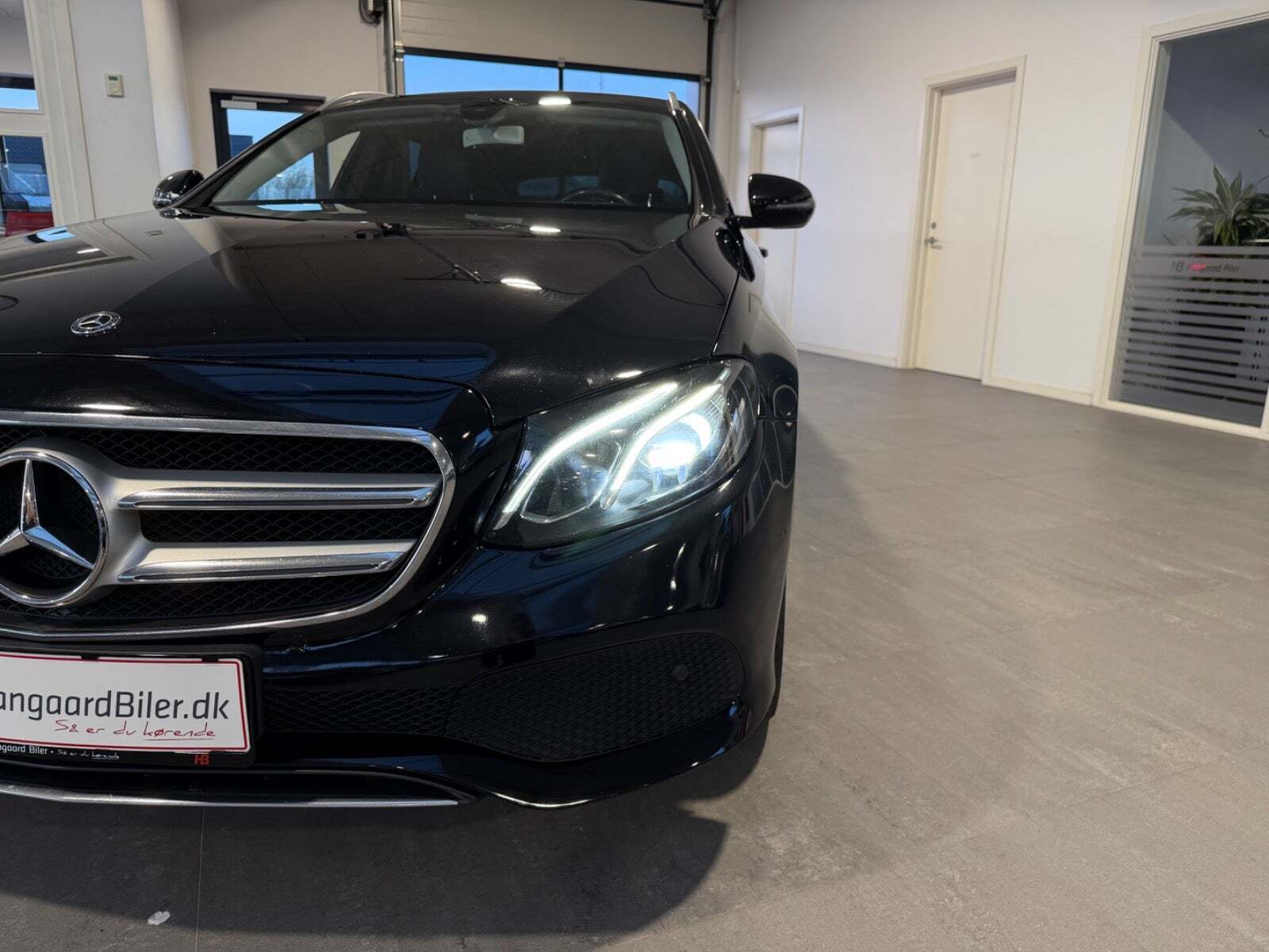 Sort Mercedes E220 d fra 2018