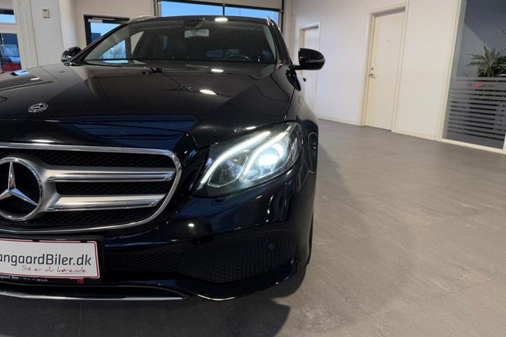 Sort Mercedes E220 d fra 2018