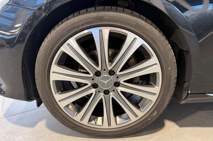 Sort Mercedes E220 d fra 2018