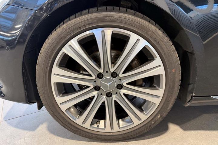 Sort Mercedes E220 d fra 2018