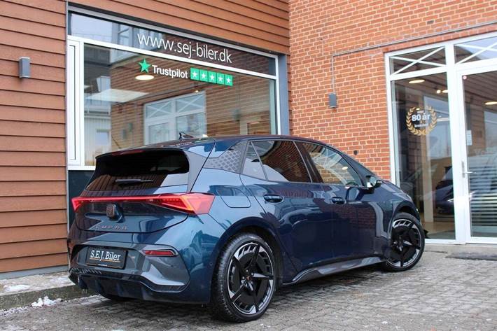 Blå Cupra Born fra 2025