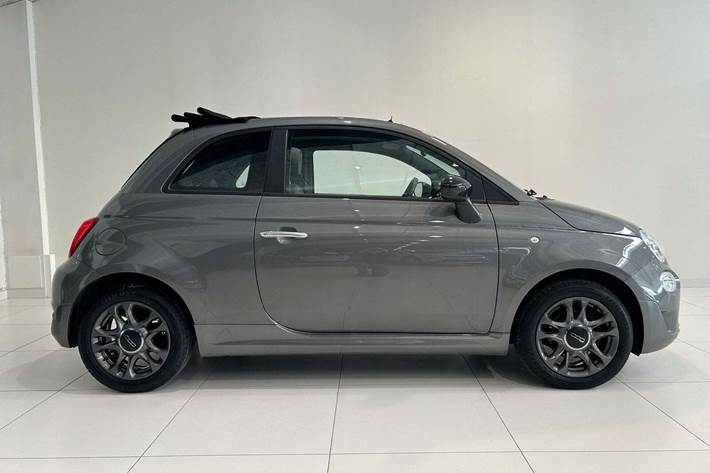 Grå Fiat 500C fra 2021