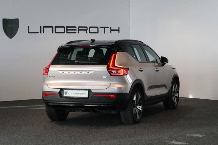 Orange Volvo XC40 fra 2023