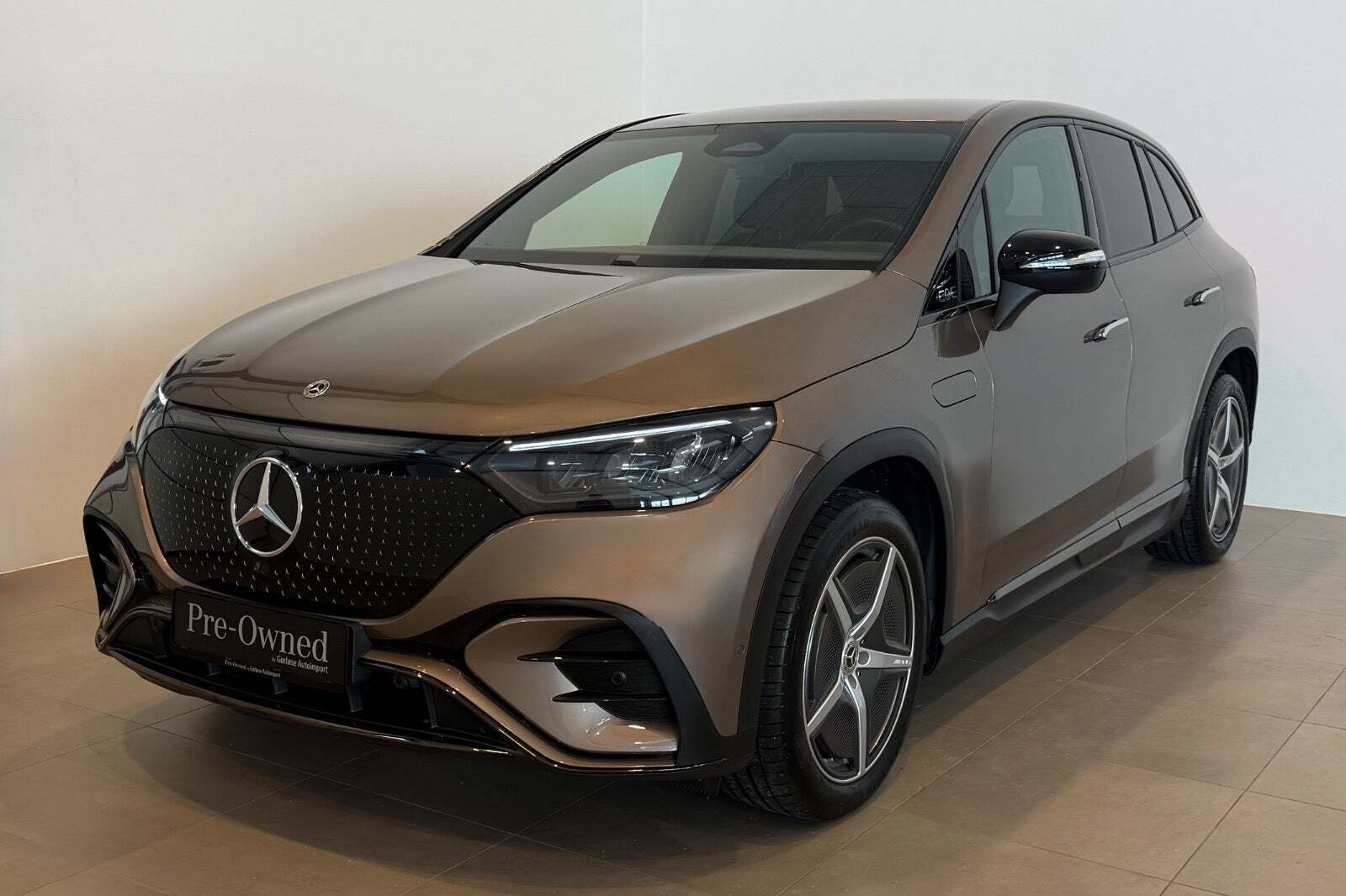 Brun Mercedes EQE350 SUV fra 2024