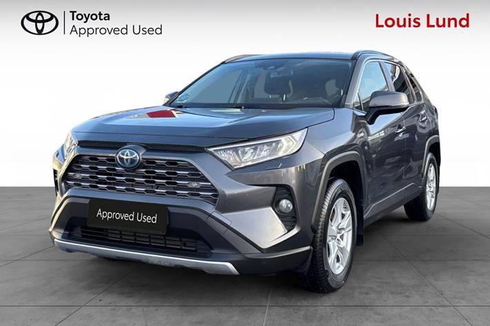 Grå Toyota RAV4 fra 2020 set udefra