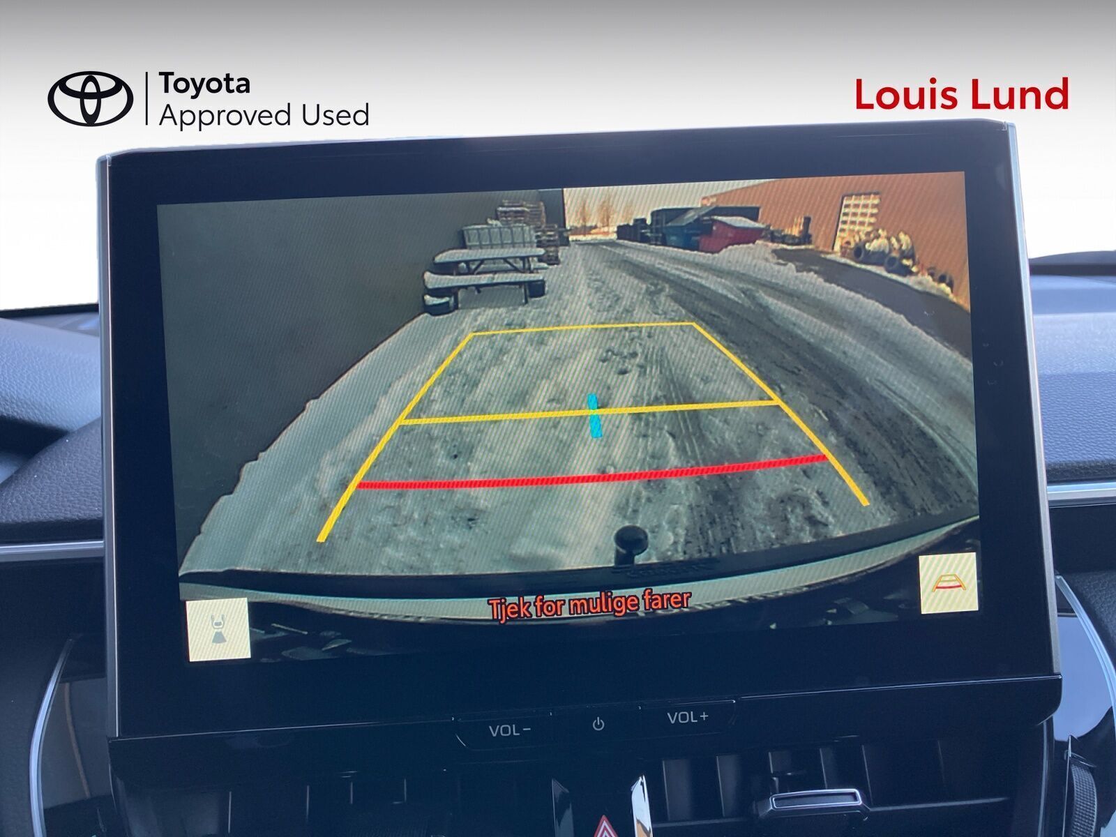 Hvid Toyota Corolla Cross fra 2023